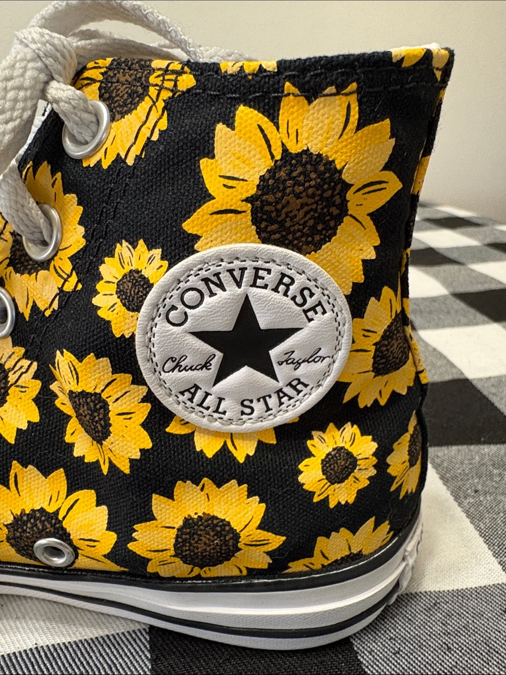 Converse Chuck Taylor All Star Sunflower Floral Shoes Sneakers Sz 6 Yellow Black - Picture 7 of 12